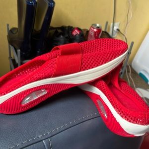 Red slide active shoes size 10
